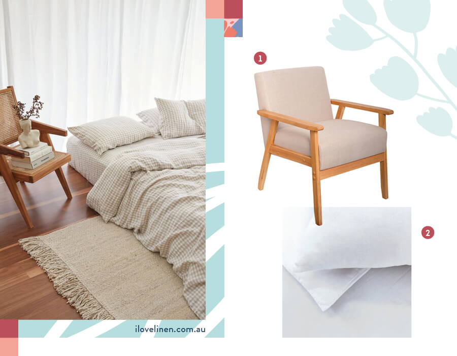Dormitorio con cama a ras de piso con cubrecama y ropa de cama con cuadros blancos y una silla de diseño de madera
