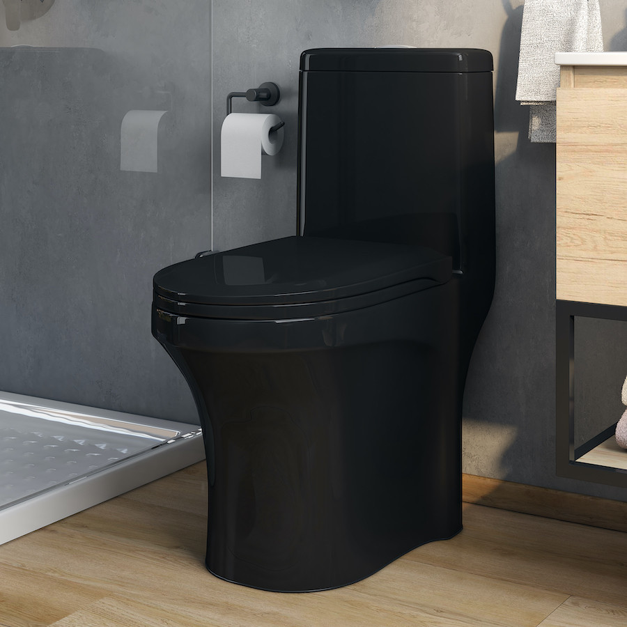 Primer plano de un wc negro, de estilo moderno. Está sobre un piso de madera, junto a un vanitorio de madera y una ducha.